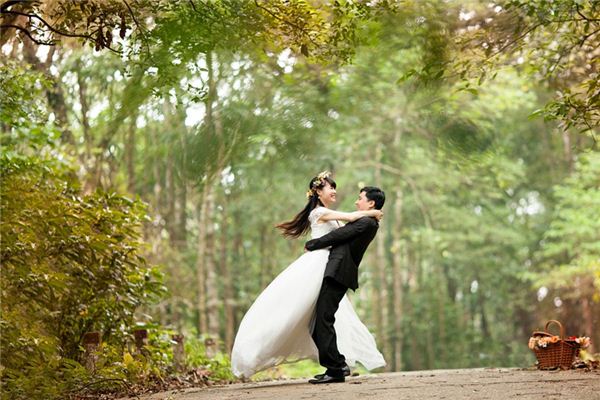 夢見愛人和別人結婚是什麼意思