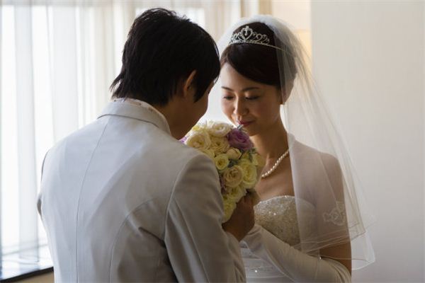 夢見老公和別人結婚