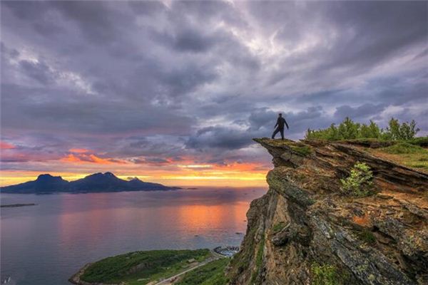 夢見自己在高處是什麼意思