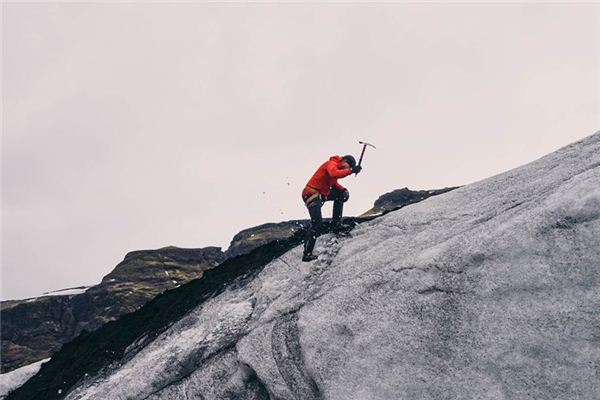 夢見雨中登山是什麼意思